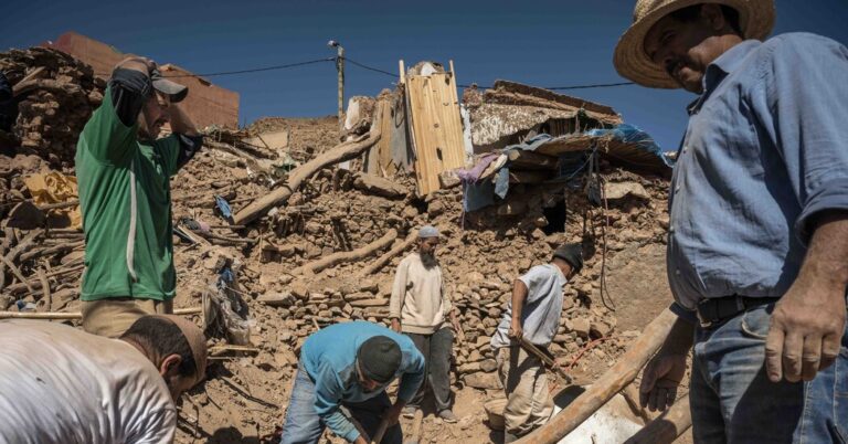 Moroccan Earthquake Survivors Confront Late Rescuers Moroccan Earthquake Survivors Confront Late Rescuers