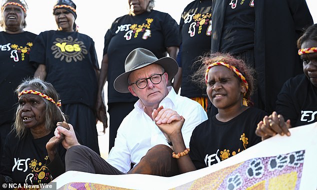 Single poll detail shows why Anthony Albanese should be worried about what happens after the Voice vote – as he rallies supporters at Uluru Single poll detail shows why Anthony Albanese should be worried about what happens after the Voice vote - as he rallies supporters at Uluru