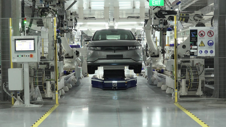 I Visited Hyundai’s AI-powered Robo-Factory That Builds AI-Powered Robotaxis I Visited Hyundai's AI-powered Robo-Factory That Builds AI-Powered Robotaxis