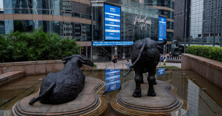 Hong Kong Stocks Plunge to Losses for 4th Straight Year Hong Kong Stocks Plunge to Losses for 4th Straight Year