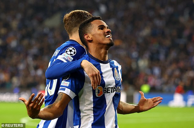 Porto 1-0 Arsenal: Gunners rocked by Galeno’s 94th-minute screamer as Portuguese side earn first-leg advantage in Champions League last-16 tie Porto forward Galeno scored a stoppage-time stunner to snatch the victory on Wednesday