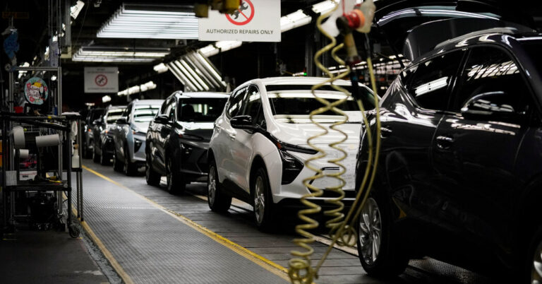 Automakers Are Sharing Consumers’ Driving Behavior With Insurance Companies Automakers Are Sharing Consumers’ Driving Behavior With Insurance Companies