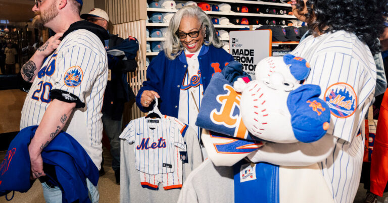 For Mets Fans, Opening Day Was All About Shopping For Mets Fans, Opening Day Was All About Shopping