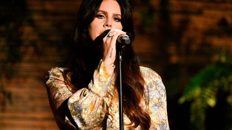 Lana Del Rey Performs Stunning Headlining Set at Coachella Lana Del Rey Performs Stunning Headlining Set at Coachella