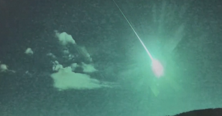 Comet Fragment Explodes in Dark Skies Over Spain and Portugal Comet Fragment Explodes in Dark Skies Over Spain and Portugal