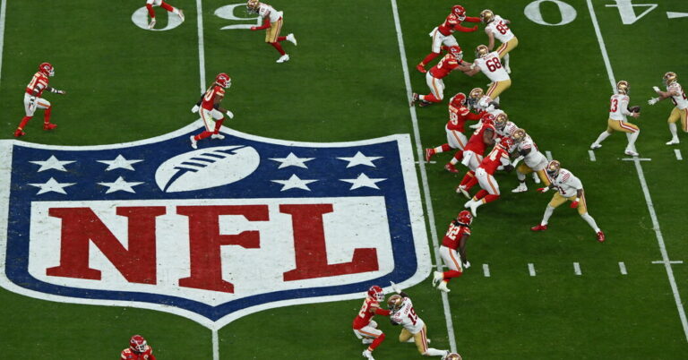 Netflix and the N.F.L. Sign a Three-Season Deal Netflix and the N.F.L. Sign a Three-Season Deal
