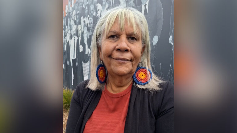 Police in Australia apologise for role in stealing indigenous children | Indigenous Rights Police in Australia apologise for role in stealing indigenous children | Indigenous Rights