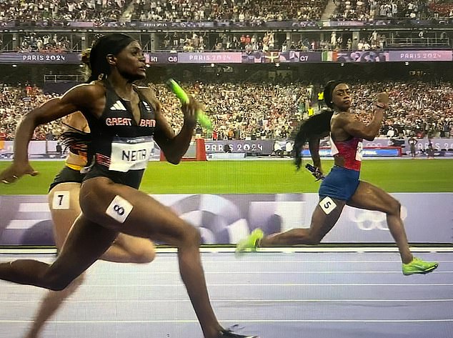 Fans go wild for Sha’Carri Richardson as she stares down opponents on home straight before taking gold for Team USA in 4x100m relay Sha'Carri Richardson looks over at her competition from Great Britain to confirm first place