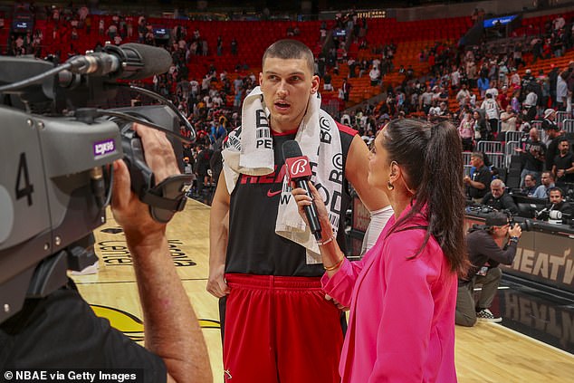 Brutal brawl between fans in the stands at NBA game distracts player’s postgame interview: ‘This is crazy’ Tyler Herro was distracted by a brawl at Kaseya Center during his post game interview