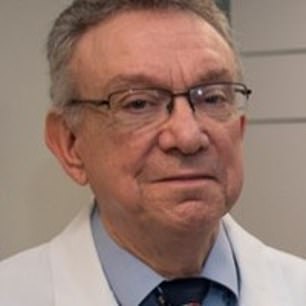 Doctor explains how to tell the difference between normal aging and dementia Dr Kenneth Frumkin, author of Alzheimer's or Aging? has a four-decades-long career as a researcher on how the brain and nervous system influence thoughts and emotions