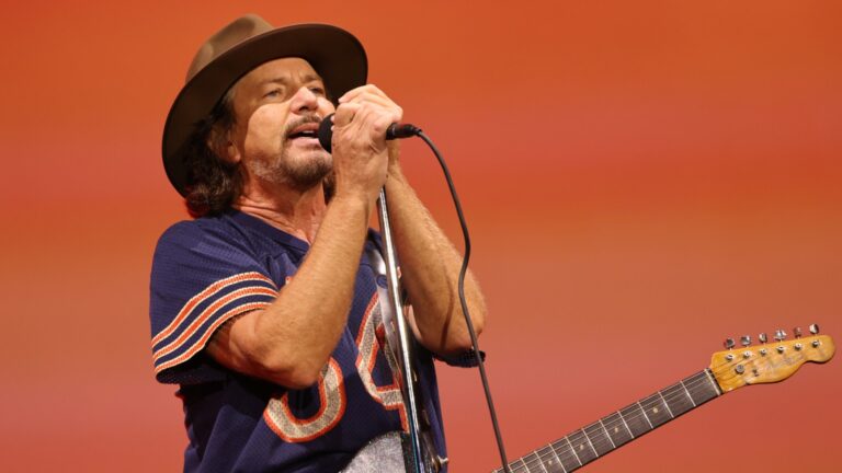 Eddie Vedder Dedicates ‘No Surrender’ to Bruce Springsteen: Watch Eddie Vedder Dedicates ‘No Surrender’ to Bruce Springsteen: Watch