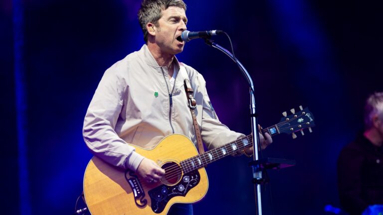 Noel Gallagher to Unveil Six-Hour Version of ‘Champagne Supernova’ Noel Gallagher to Unveil Six-Hour Version of 'Champagne Supernova'