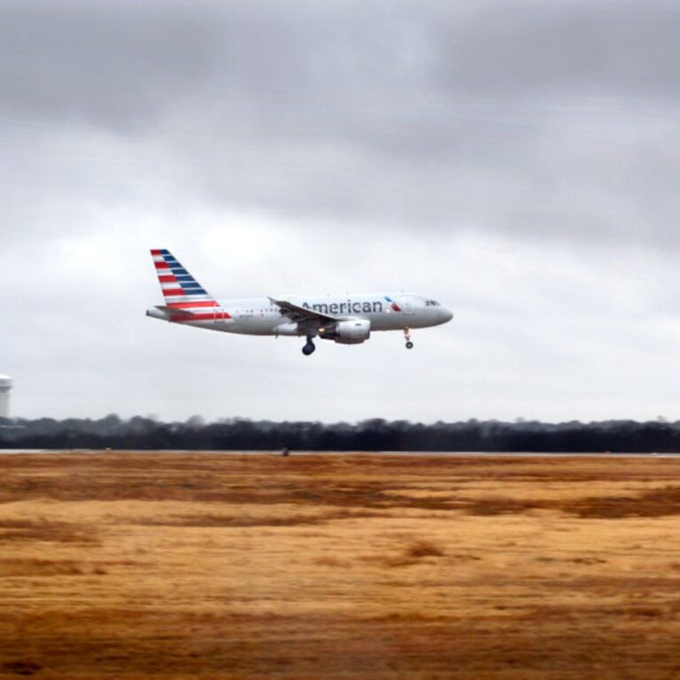 American Airlines Plane Crashes, Collides With Army Helicopter American Airlines Plane Crashes, Collides With Army Helicopter
