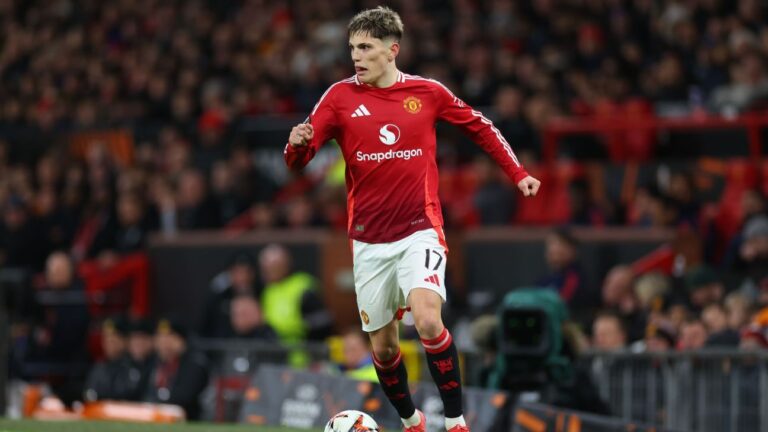 Napoli exec won’t overpay for Man United’s Alejandro Garnacho Copy Link