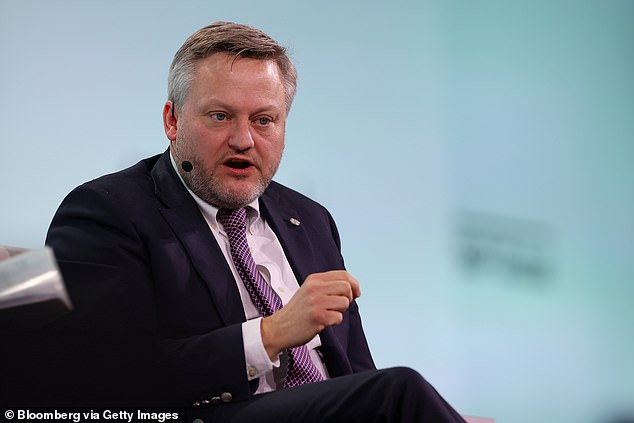 BP’s radical shift from green energy to fossil fuels has stunned the market… but what does it mean for YOU? Read our ultimate guide on whether you should invest in the oil giant – or its rivals – and how your pension could be affected The jury remains out in relation to BP boss Murray Auchincloss's plans