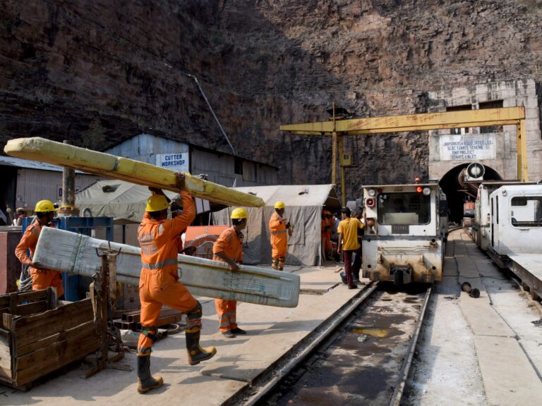 More rescuers join search for trapped workers in India’s tunnel collapse | News More rescuers join search for trapped workers in India’s tunnel collapse | News