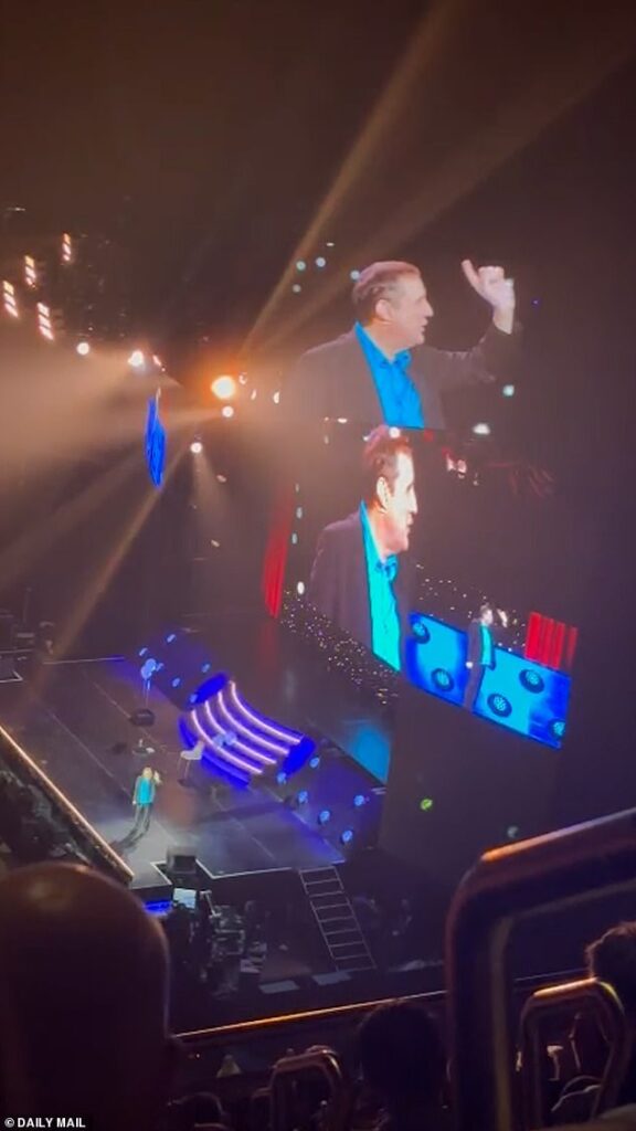 Moment Peter Kay interrupts his sell-out show at London’s O2 to order security to boot out rowdy ‘k***head’ hecklers – as he warns angry audience will ‘knock the f*** out of you’ This is the moment when fed up Peter Kay interrupted his sell-out show to call out a group of hecklers - and order them to be thrown out