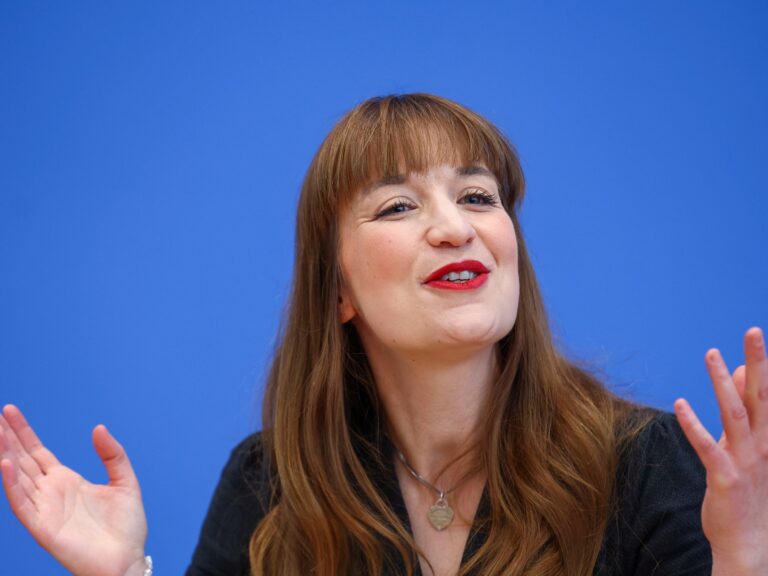 ‘We will be a loud voice’: Leftist leader Reichinnek woos young Germans | Politics News ‘We will be a loud voice’: Leftist leader Reichinnek woos young Germans | Politics News