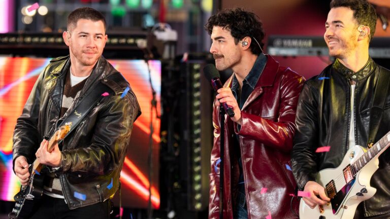 Jonas Brothers Sell Three Albums to Father in Partial Catalog Sale Jonas Brothers Sell Three Albums to Father in Partial Catalog Sale