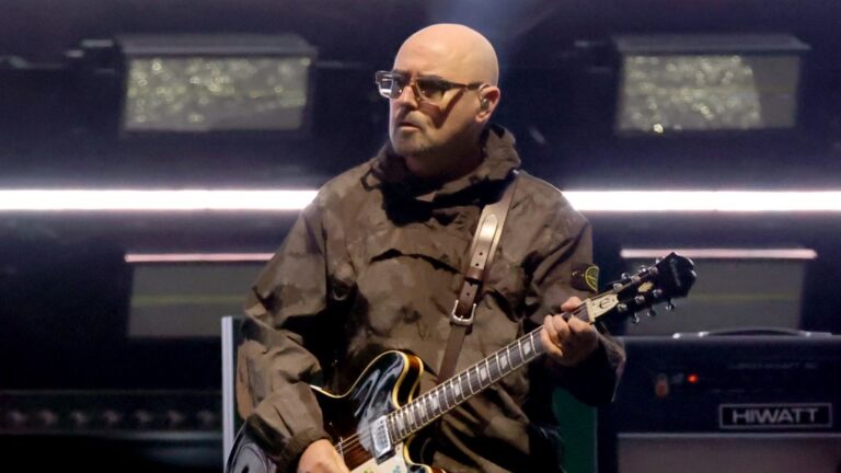Oasis’ Paul Arthurs Steps Away From Tour For Cancer Treatment Oasis' Paul Arthurs Steps Away From Tour For Cancer Treatment