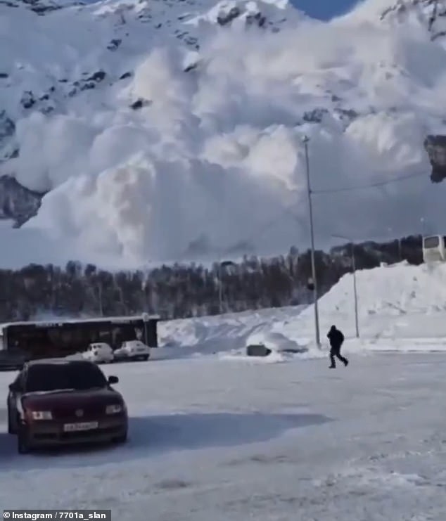 Terrifying moment enormous avalanche engulfs ski resort at Europe’s tallest mountain before sweeping over tourists as they ran for their lives Terrifying moment enormous avalanche engulfs ski resort at Europe's tallest mountain before sweeping over tourists as they ran for their lives