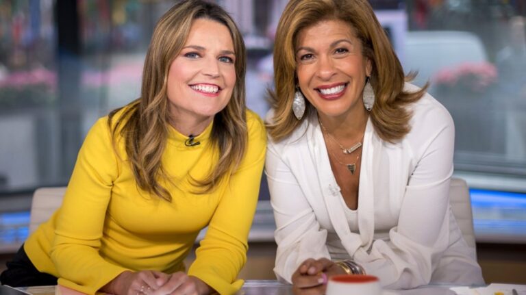 Hoda Kotb Returns To ‘Today’ To Show Of Support For Savannah Guthrie Hoda Kotb Returns To 'Today' To Show Of Support For Savannah Guthrie